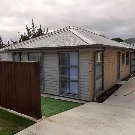Entire House - Brand New 2 Bedroom House 로어허트 외부 사진