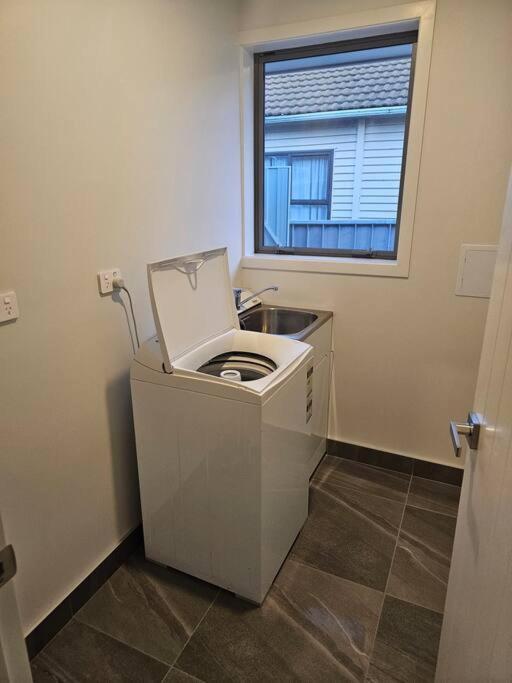 Entire House - Brand New 2 Bedroom House 로어허트 외부 사진