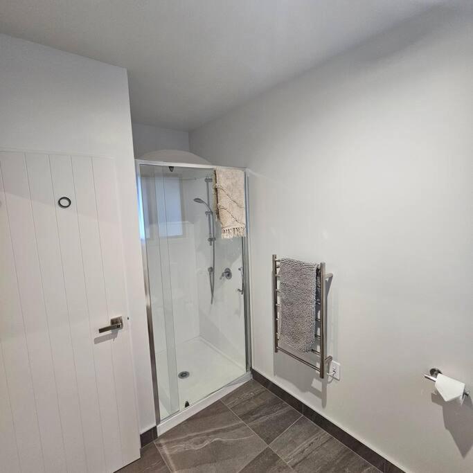 Entire House - Brand New 2 Bedroom House 로어허트 외부 사진