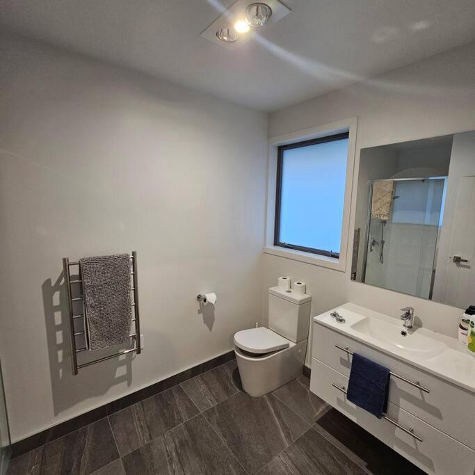 Entire House - Brand New 2 Bedroom House 로어허트 외부 사진
