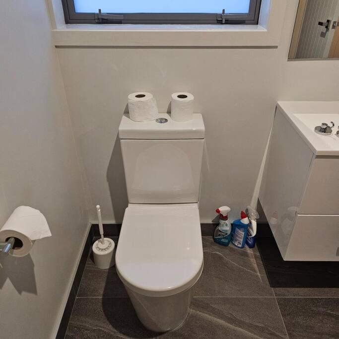 Entire House - Brand New 2 Bedroom House 로어허트 외부 사진
