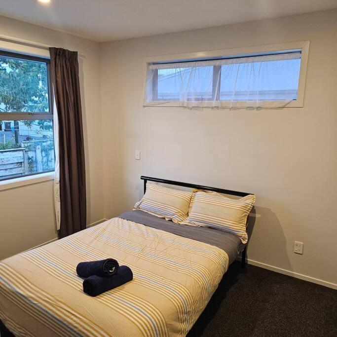 Entire House - Brand New 2 Bedroom House 로어허트 외부 사진