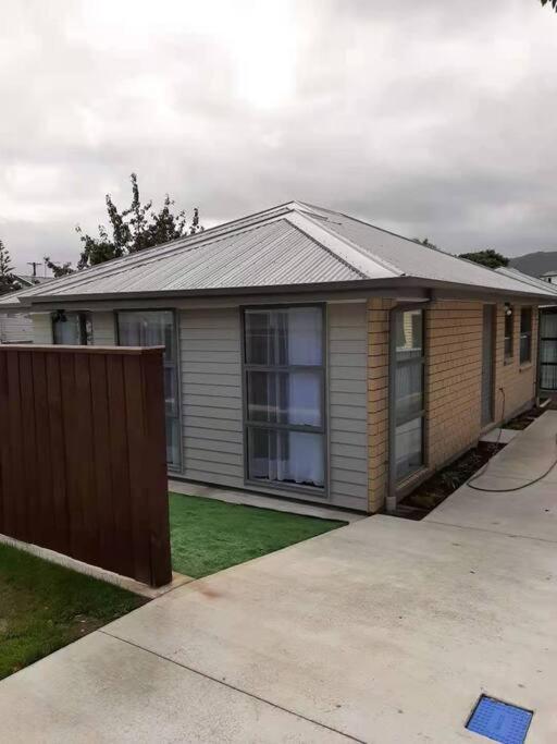 Entire House - Brand New 2 Bedroom House 로어허트 외부 사진